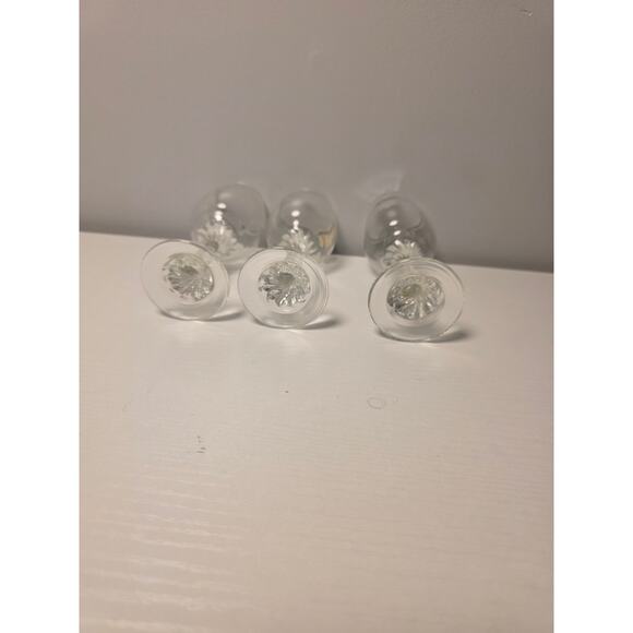 Eamon Glass Wine Glasses Hand-Engraved in Ireland Claddagh Shamrock Twisted Stem - Picture 4 of 5